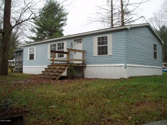 33 Bear Hill Rd, Lake Ariel, PA 18436