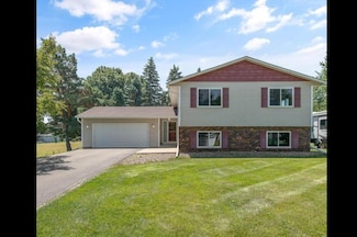 7469 Upper 26th St N, Saint Paul, MN 55128