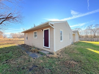 722 S View Dr, Waterloo, IA 50707