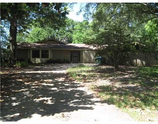 3613 Riverwood Cir, Moss Point, MS 39563