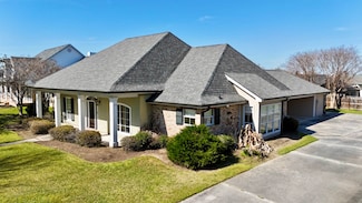 403 Apache Rd, Houma, LA 70360