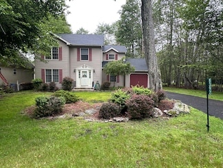 8392 Turtle Ln, Tobyhanna, PA 18466