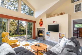 44641 Pomo Lake Dr, Manchester, CA 95459