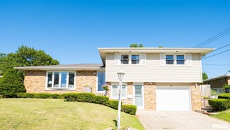 1804 N 13th St, Pekin, IL 61554