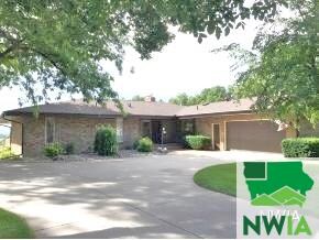 1135 Valley View Dr, Vermillion, SD 57069