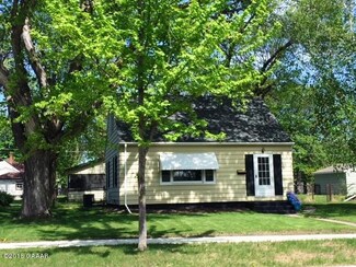 105 S Oregon Ave, Morris, MN 56267