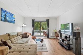 85 Commons Dr Unit 210, Shrewsbury, MA 01545