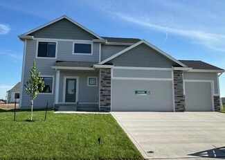 135 NW Ashley Ct, Waukee, IA 50263
