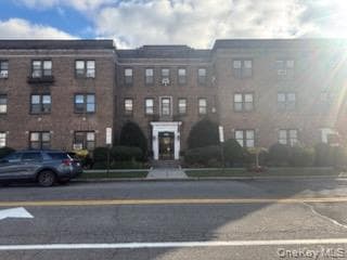 222 7th St Unit 1K, Garden City, NY 11530