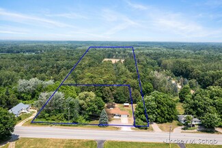 527 10 Mile Rd NE, Comstock Park, MI 49321