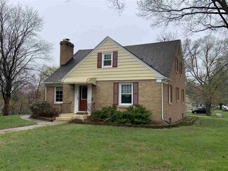 228 Oak Knolls S, Rockford, IL 61108
