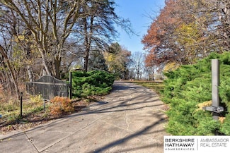22424 Wright St, Elkhorn, NE 68022