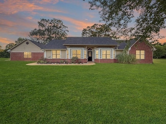 11 Cardinal Ln, Texarkana, TX 75501