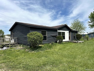 5151 Huntley Dr, Holly, MI 48442