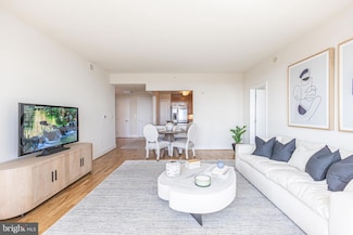 717 S Chris Columbus Blvd Unit 704, Philadelphia, PA 19147