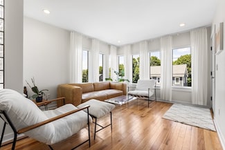 10 Prospect Ave, Hull, MA 02045