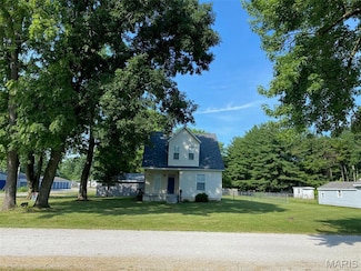 201 N Vine St, Nokomis, IL 62075