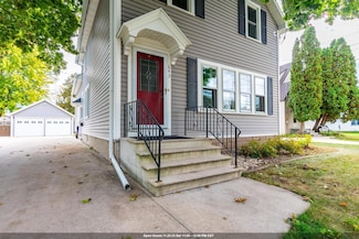 643 Tayco St, Menasha, WI 54952