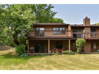 442 W Eagle Lake Dr, Maple Grove, MN 55369