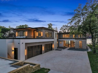 5009 Lake Shore Dr, Okoboji, IA 51355