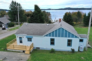 11 Brewster Rd, Eastport, ME 04631