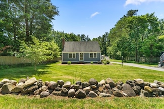 173 Holmes St, Halifax, MA 02338