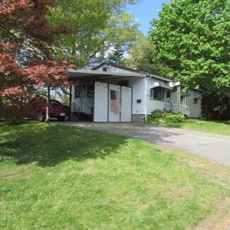 555 Emmett St, Fall River, MA 02721