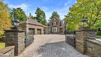 1 Pinecroft Dr, Lenox, MA 01240