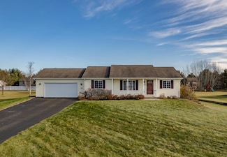 2256 Falcon Crest Ct, Kronenwetter, WI 54455