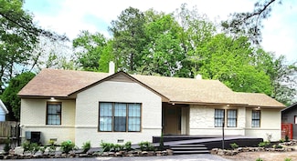 1584 S Parkway E, Memphis, TN 38106
