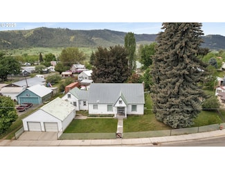 217 N Main St, Halfway, OR 97834