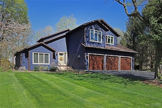 8228 Verbeck Dr, Manlius, NY 13104