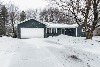 7840 Winnetka Heights Dr, Golden Valley, MN 55427