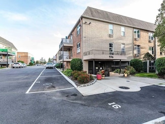 596 Broadway Unit 15A, Lynbrook, NY 11563
