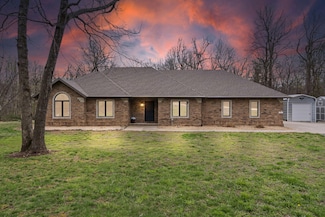 4660 E Red Oak Ln, Springfield, MO 65803