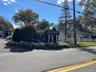 37 Hubbard Ave, Riverhead, NY 11901