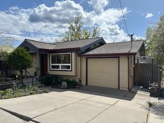 611 Chestnut St, Mount Shasta, CA 96067