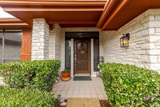 101 Riverhill Blvd, Kerrville, TX 78028