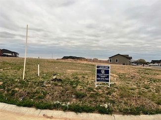 2168 Glenwood Dr, Garden City, KS 67846