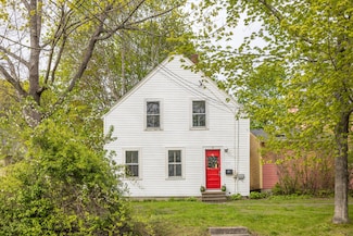 81 Washington St, Camden, ME 04843