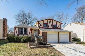 12620 S Summertree Ln, Olathe, KS 66062