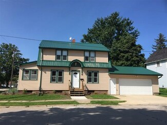 7 5th St SW, Waukon, IA 52172