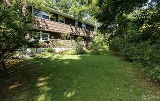 284 Kennedy St, Iselin, NJ 08830