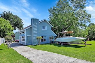 10496 Summit Dr, Willis, TX 77318