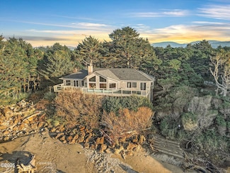 6215 Highway 101 N, Yachats, OR 97498