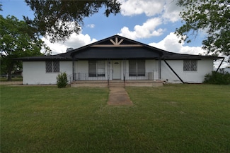 112 Big Bass Rd, West, TX 76691