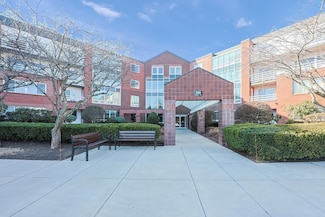 320 Place Ln Unit 320, Woburn, MA 01801