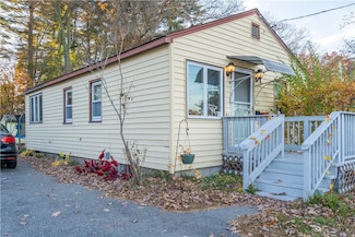 21 Arizona St, Coventry, RI 02816