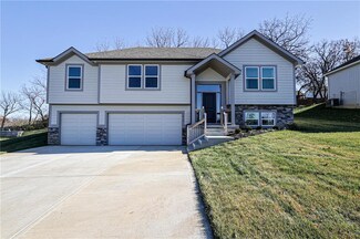 205 SW Chelmsford Dr, Blue Springs, MO 64014