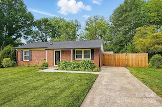 529 Dedmon Dr, Charlotte, NC 28216